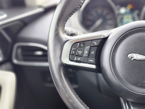 Used 2019 Jaguar F-PACE Prestige image 27