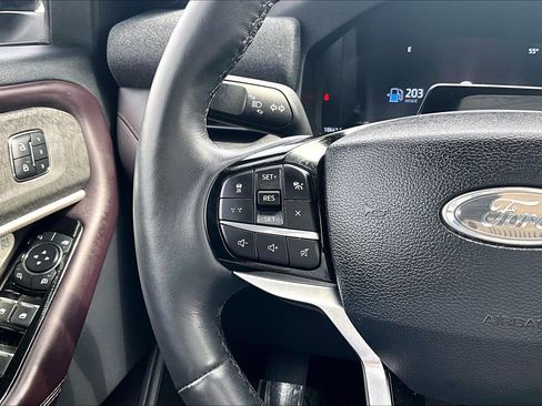 Certified 2025 Ford Explorer Platinum w/ LUX Leather Package image 18