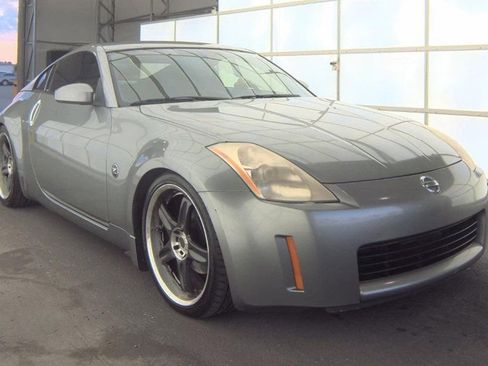Used 2005 Nissan 350Z Touring w/ (K96) Aerodynamics Pkg image 2