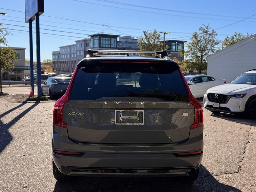 Used 2022 Volvo XC90 T8 R-Design w/ Advanced Package AWD/4WD image 5