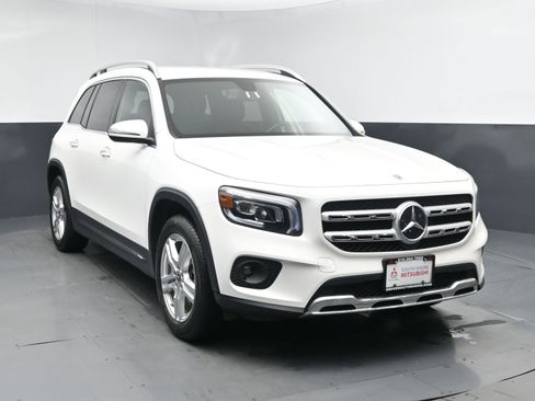 Used 2021 Mercedes-Benz GLB 250 4MATIC w/ Premium Package image 2