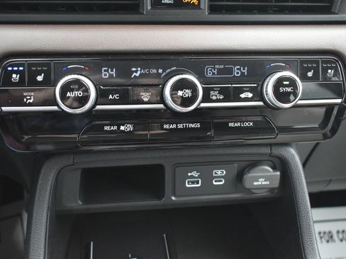 Used 2023 Honda Pilot Elite image 32