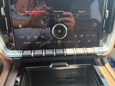New 2026 GMC Yukon Denali Ultimate w/ LPO, Floor Liner Package AWD/4WD image 23