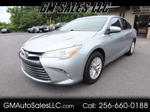 Used 2017 Toyota Camry LE FWD image 1