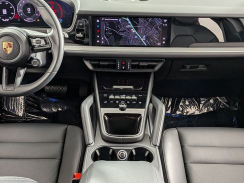 Certified 2025 Porsche Cayenne AWD/4WD image 20
