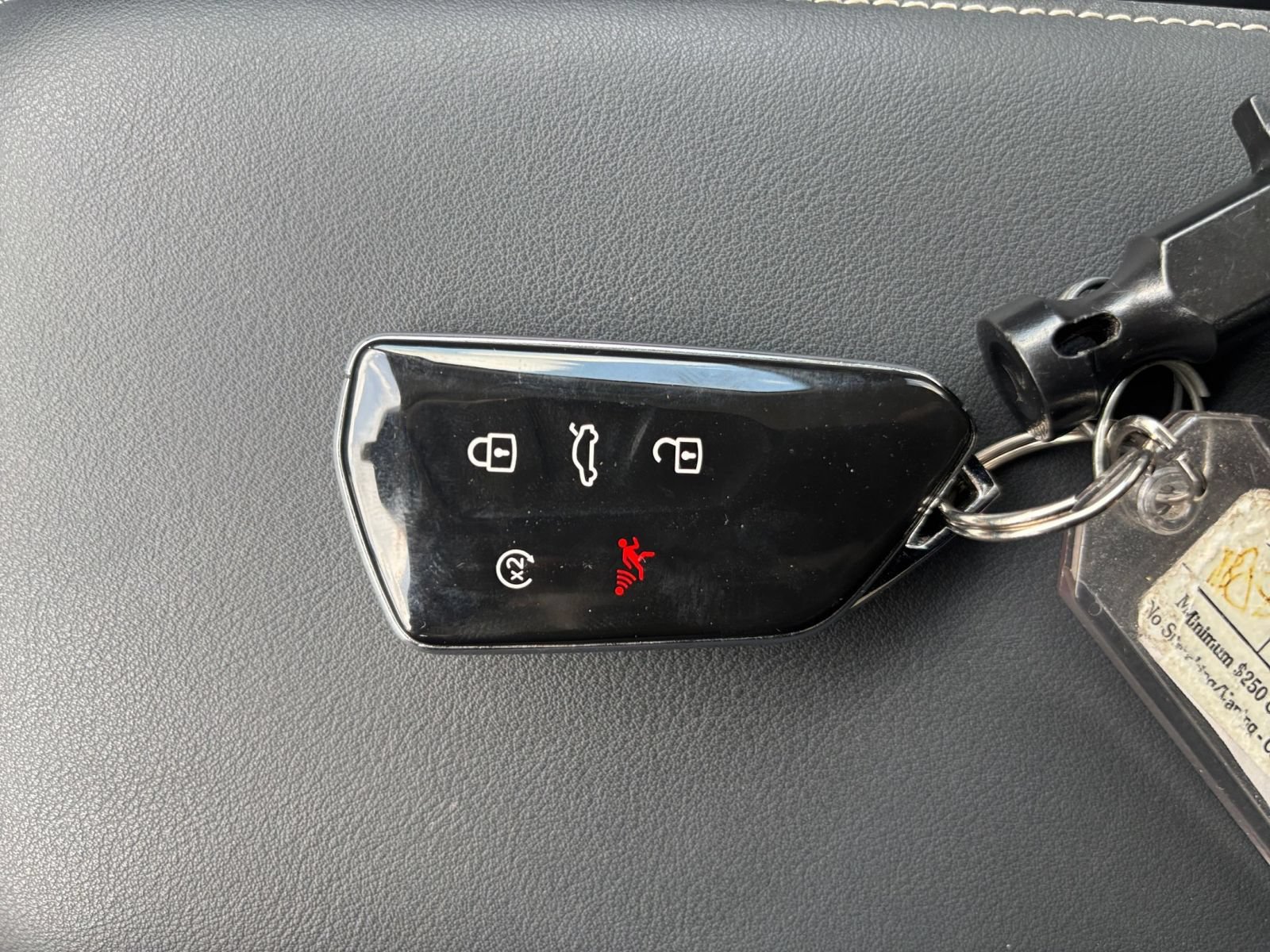 Used 2026 Volkswagen Tiguan SE AWD/4WD image 25