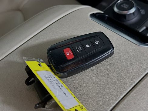 Used 2022 Toyota Highlander Limited AWD/4WD image 22