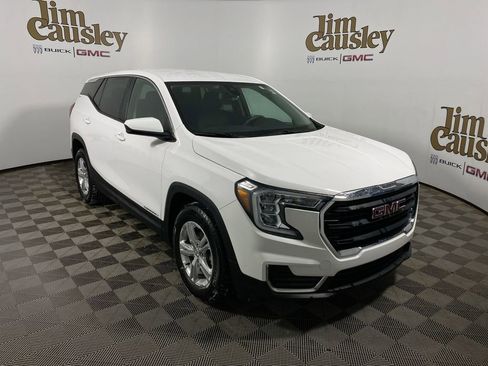 Used 2023 GMC Terrain SLE image 1