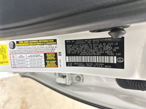 Used 2025 Lexus ES 350 w/ Accessory Package (Z1) FWD image 35