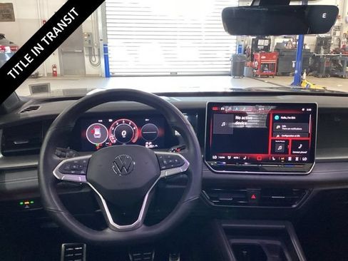 Used 2025 Volkswagen Tiguan SE R-Line AWD/4WD image 6