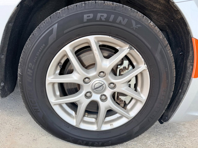 Used 2024 Chrysler Pacifica Touring-L FWD image 13
