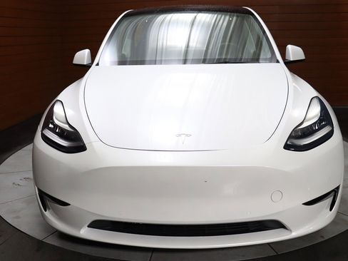 Used 2023 Tesla Model Y Long Range image 2