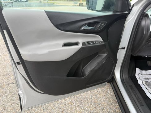 Used 2022 Chevrolet Equinox LS w/ Driver Confidence II Package FWD image 24