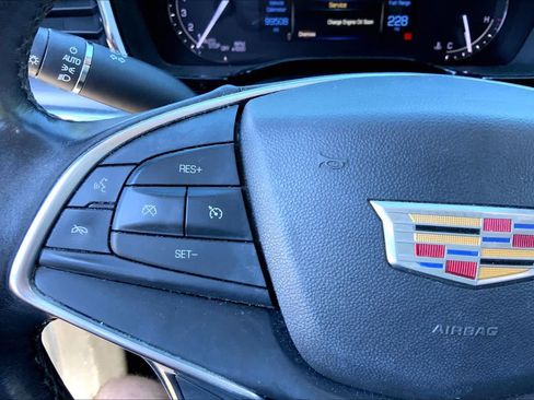 Used 2018 Cadillac XT5 Luxury FWD image 24