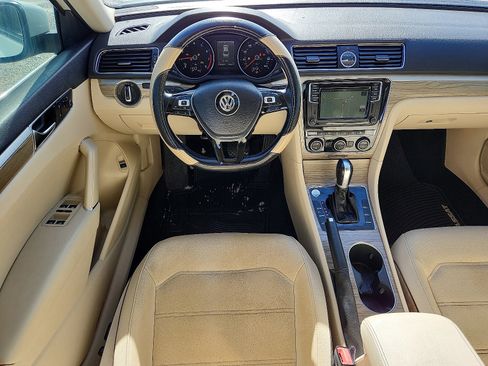 Used 2017 Volkswagen Passat 1.8T SE image 12