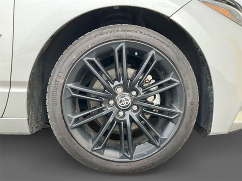 Used 2022 Toyota Avalon XSE image 16