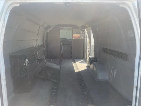 Used 2011 Ford E-350 and Econoline 350 Extended Super Duty image 15