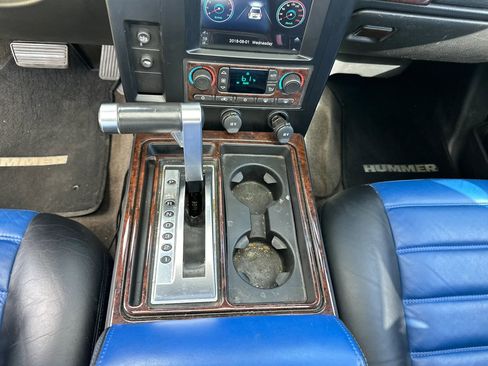Used 2005 HUMMER H2 SUT w/ Preferred Equipment Group AWD/4WD image 24
