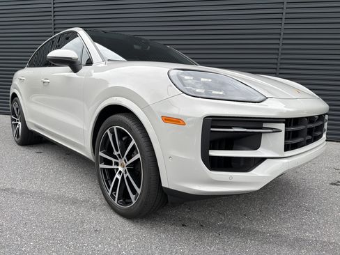Used 2024 Porsche Cayenne Coupe AWD/4WD image 7