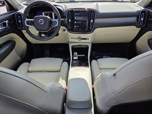 Used 2024 Volvo XC40 B5 Ultimate w/ Protection Package Premier image 13