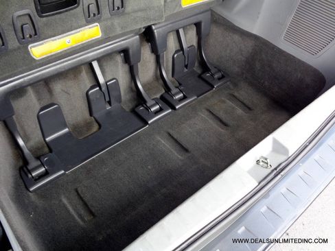 Used 2013 Toyota Sienna SE FWD image 16