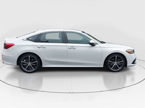 Used 2023 Honda Civic Touring image 4