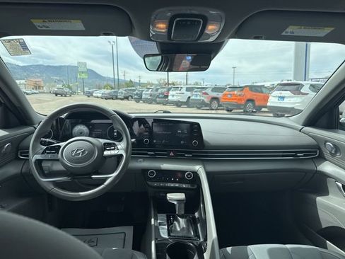 Used 2021 Hyundai Elantra SEL w/ Convenience Package FWD image 17