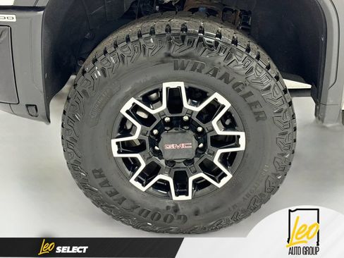Used 2025 GMC Sierra 2500 AT4X AWD/4WD image 35