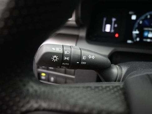 Used 2025 Toyota Tacoma SR5 image 12