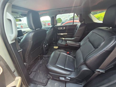 Used 2021 Ford Explorer Limited w/ Equipment Group 301A AWD/4WD image 9
