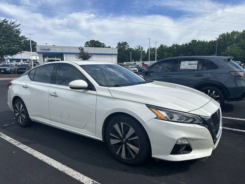 Used 2019 Nissan Altima 2.5 SV FWD image 3