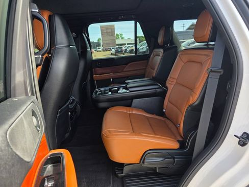 Used 2019 Lincoln Navigator Reserve AWD/4WD image 11