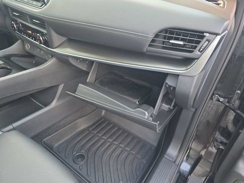 Used 2023 Nissan Rogue SV w/ SV Premium B Package FWD image 16