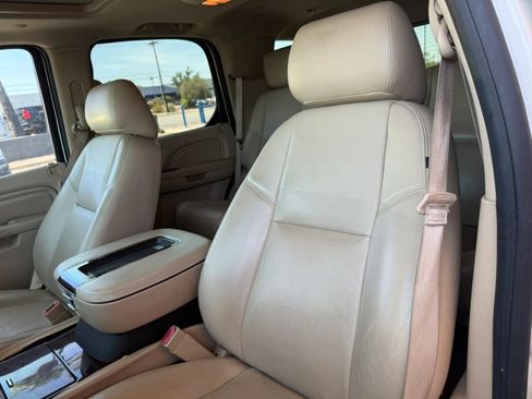 Used 2014 Cadillac Escalade Luxury AWD/4WD image 42