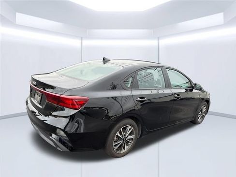 Used 2024 Kia Forte LXS w/ LXS Technology Package FWD image 5