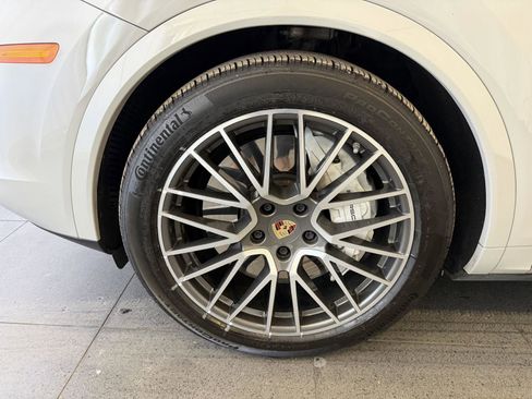 Used 2022 Porsche Cayenne Turbo image 10