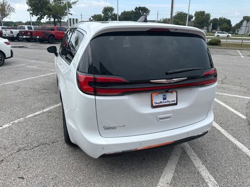 New 2026 Chrysler Pacifica Select image 26