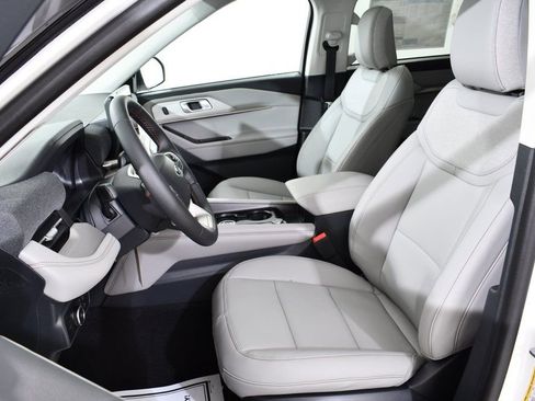 New 2025 Ford Explorer Active w/ Active Comfort Package image 6