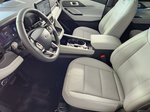 New 2026 Ford Explorer Platinum w/ LUX Leather Package AWD/4WD image 11