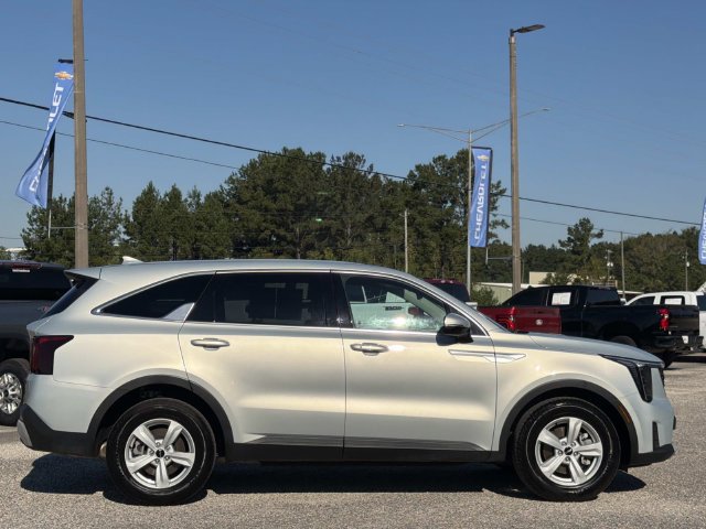 Used 2026 Kia Sorento LX FWD image 5