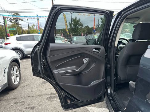 Used 2015 Ford Escape SE image 14