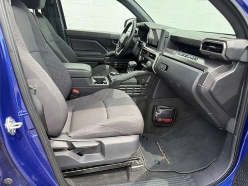 Used 2025 Toyota Tacoma SR5 AWD/4WD image 18