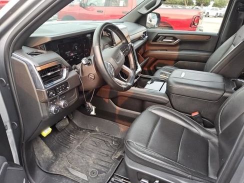 Used 2025 GMC Yukon Denali AWD/4WD image 2