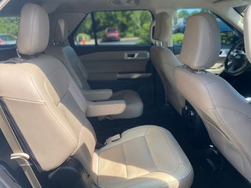 Used 2021 Ford Explorer Limited w/ Equipment Group 301A RWD image 10