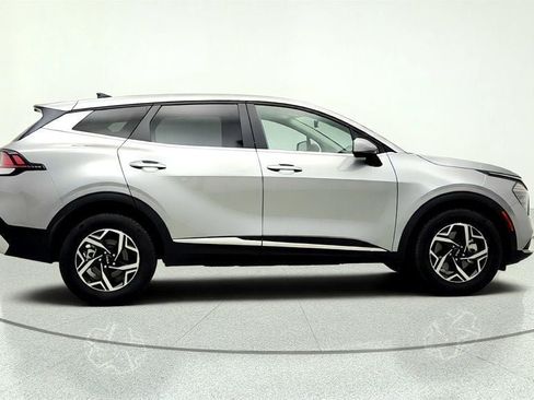 Used 2025 Kia Sportage LX FWD image 4