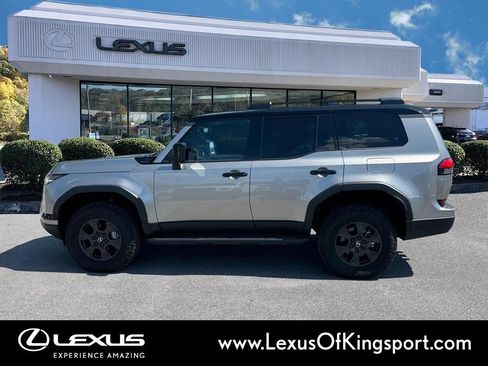 Used 2025 Lexus GX 550 AWD/4WD image 2