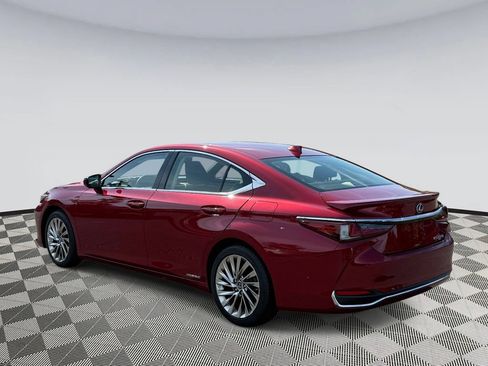 Used 2019 Lexus ES 300h w/ Accessory Package FWD image 4