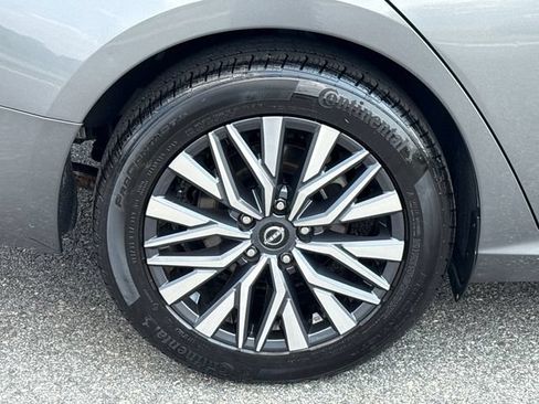 Used 2025 Nissan Altima 2.5 SV FWD image 17