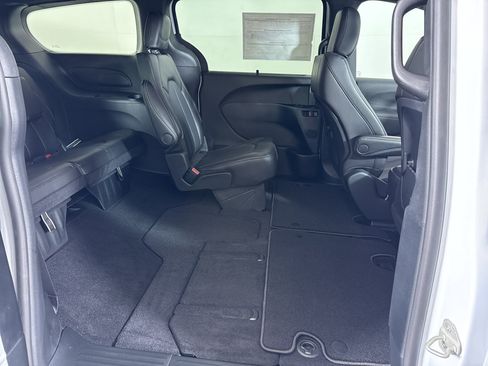 New 2026 Chrysler Voyager LX image 8