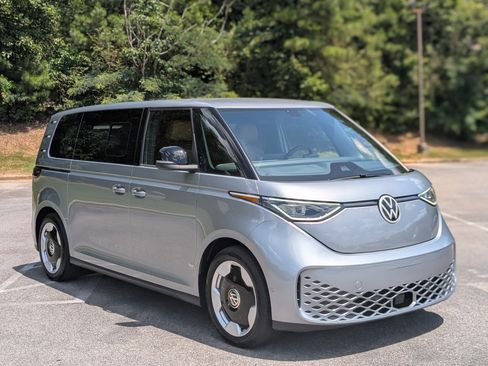 Used 2025 Volkswagen ID. Buzz 1st Edition RWD image 11